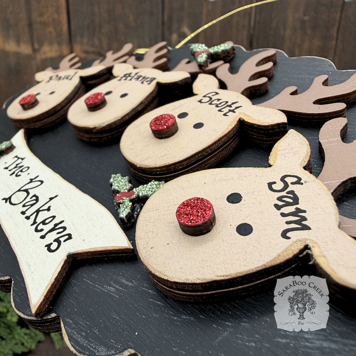 4 Reindeer Scallop Ornament with Banner