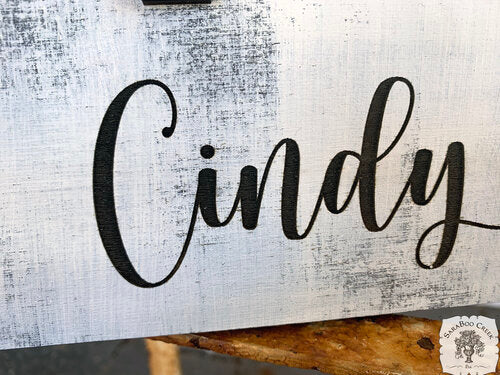 Mom Print Word with Cursive Heart Names Underneath Sign