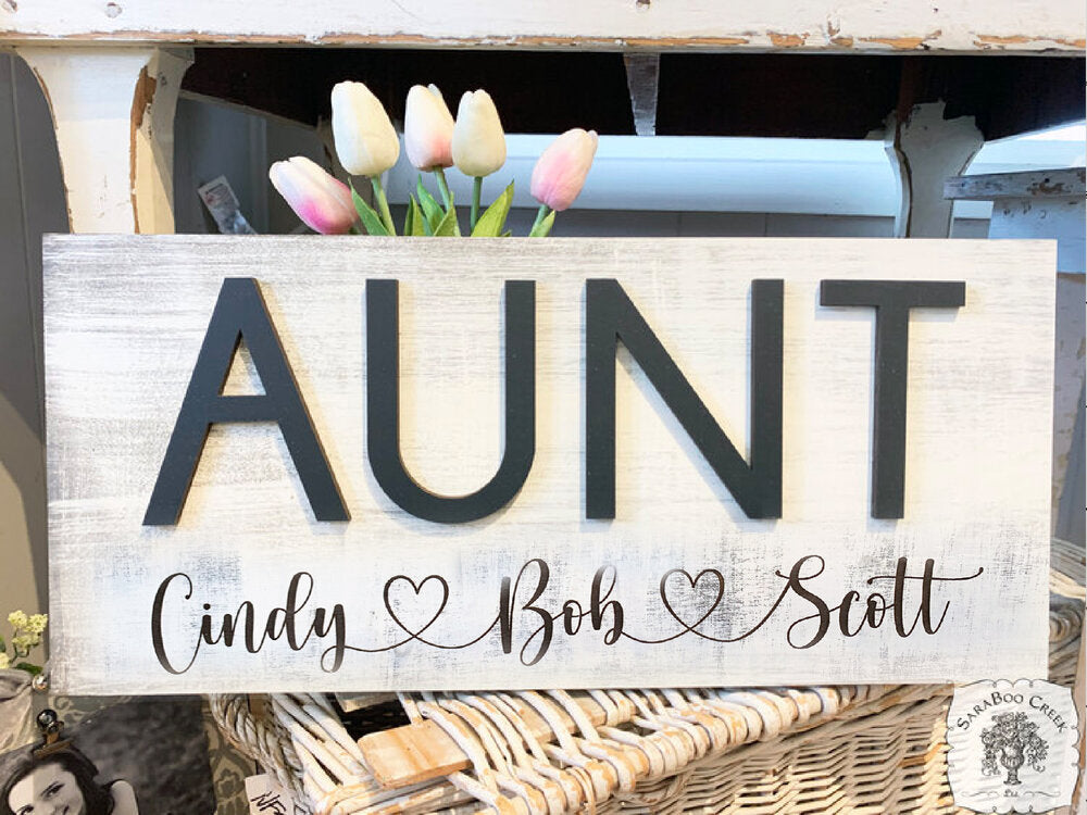 Aunt Print Word with Cursive Heart Names Underneath Sign